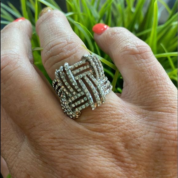 NWT Beautiful Cocktail Ring(size 10) - Picture 8 of 9